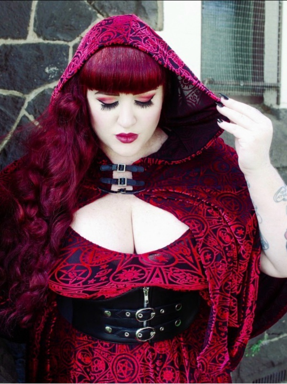 🧛🏻♀️🌹NWT HEX Blackmilk DISCONTINUED/RARE Velvet Asymmetrical Handkerchief Dress - Picture 10 of 15